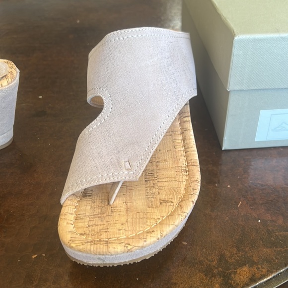 Donald plainer distressed metallic mushroom colored wedge heel sandal. - Picture 10 of 10